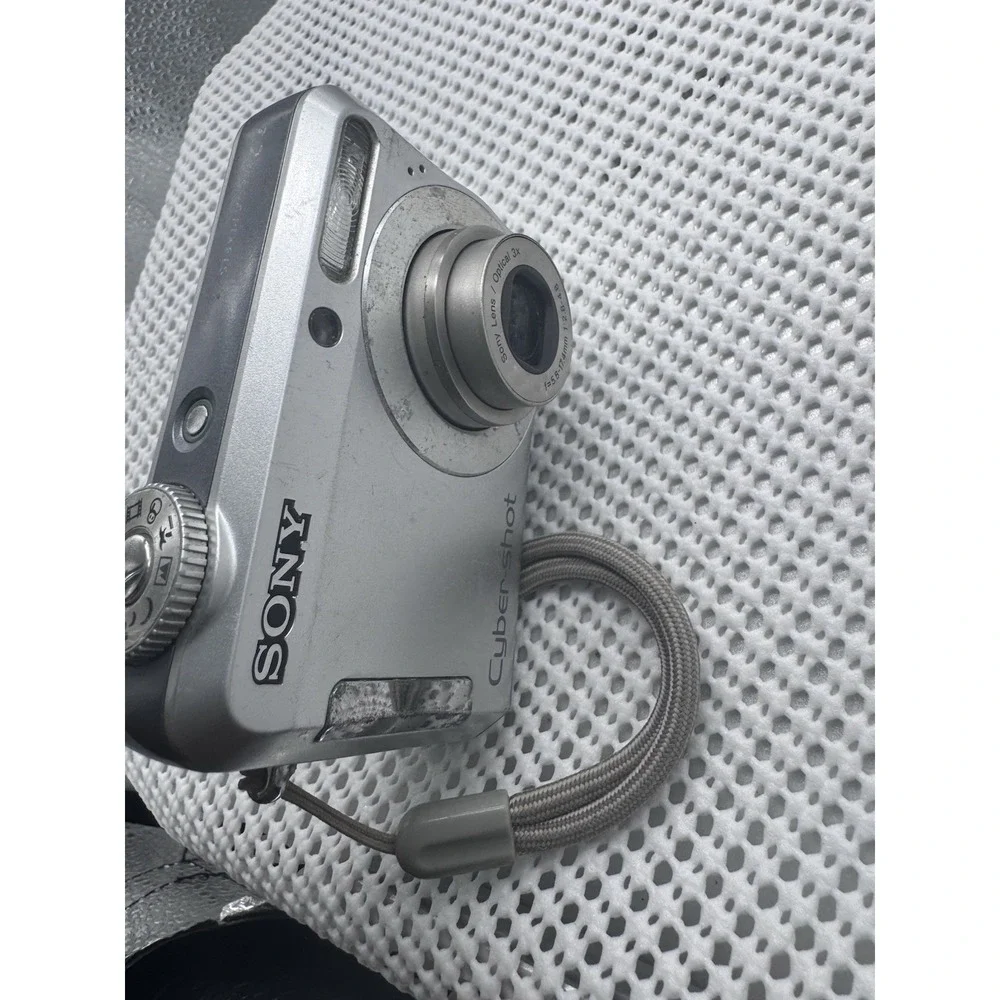 Sony Cyber-shot DSC-S650 7.2MP Digital Camera Silver Untested Read AS-IS